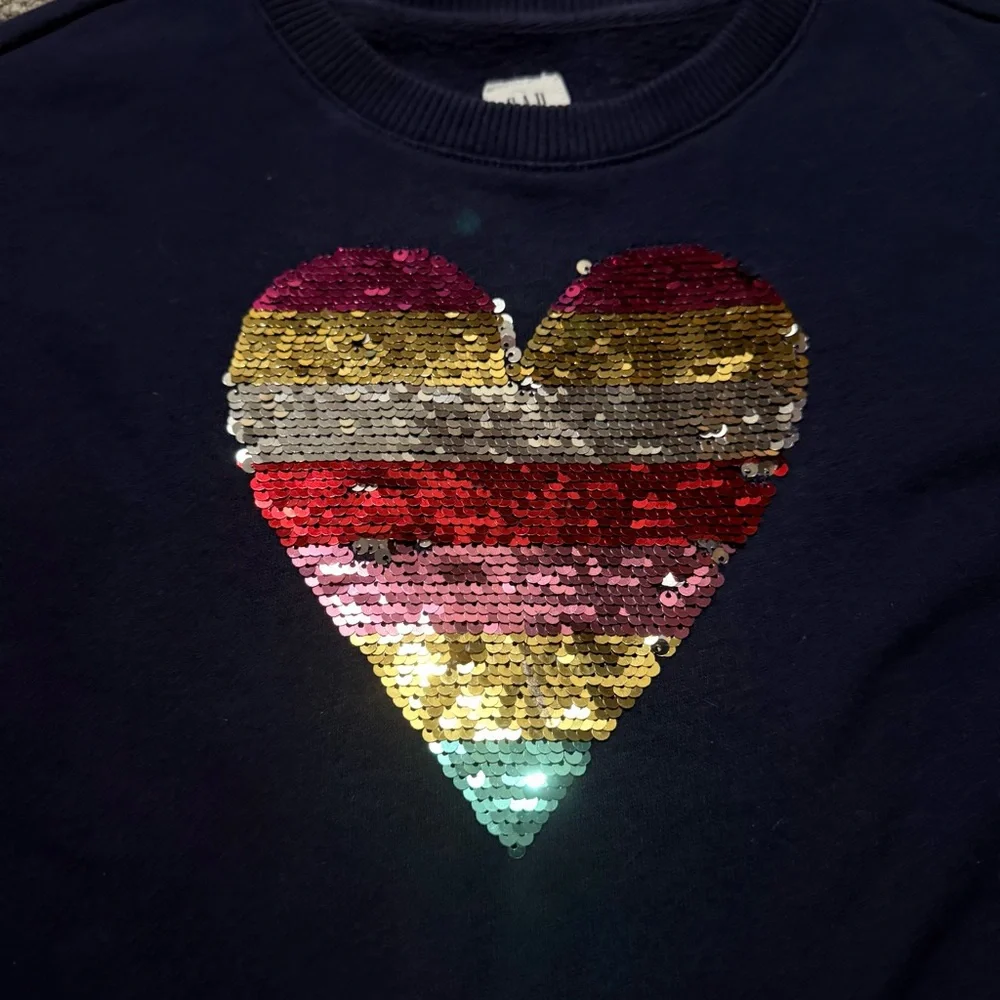 GAP Kids long sleeve navy blue sweatshirt‎ with heart and baggy sleeves size 6/7